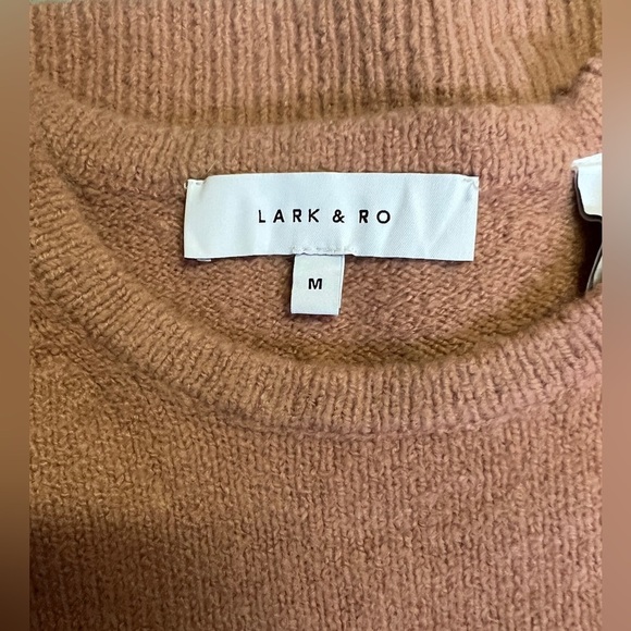 LARK & RO Soft Tan puff sleeve sweater size M - Picture 9 of 13